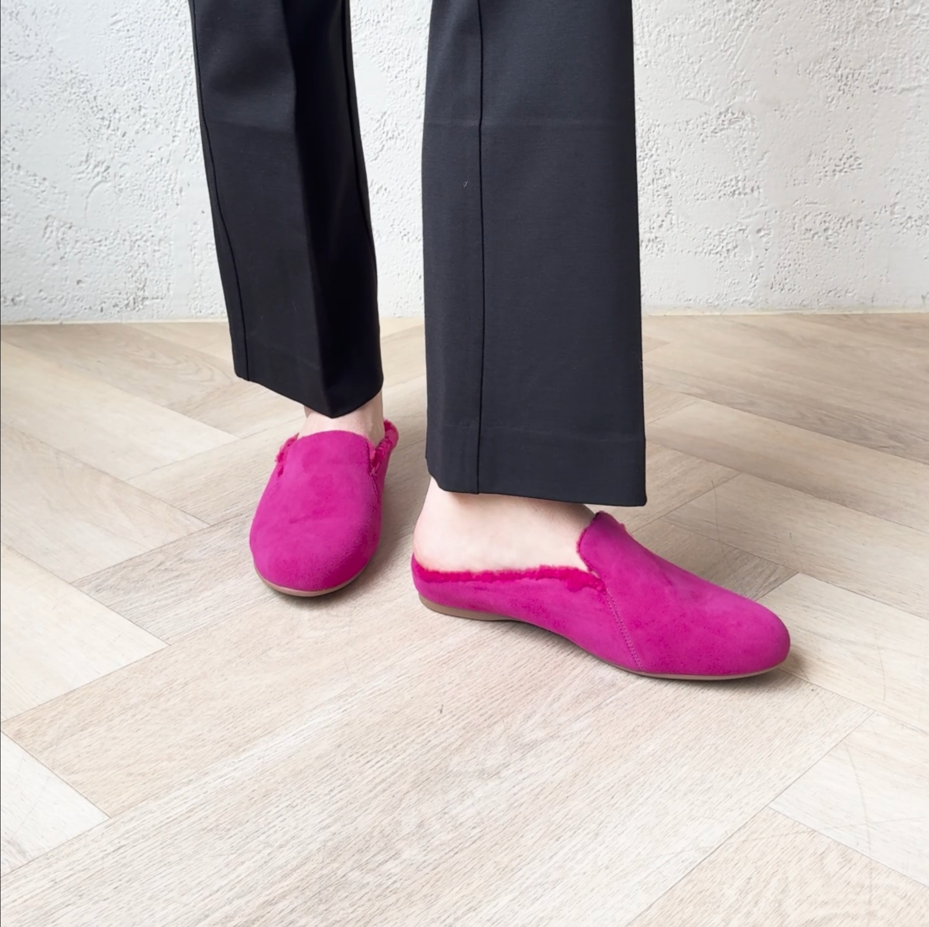 #color_new-fuschia-suede